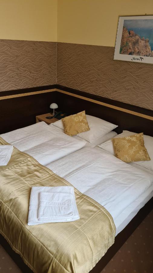 Hotel Cierny Orol Rožňava Bagian luar foto