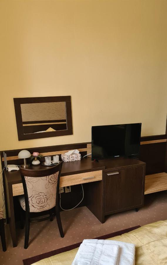 Hotel Cierny Orol Rožňava Bagian luar foto